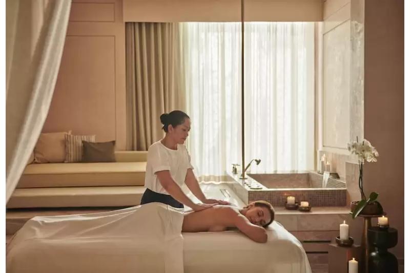 Hyatt Regency Aqaba Ayla Resort Exterior photo A massage therapist treating a client